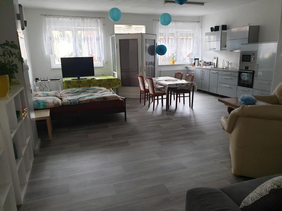 Einraum-Ferienwohnung 46M2 Eisenhuettenstadt-Diehlo エクステリア 写真